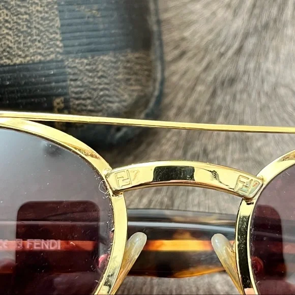 FENDI VTG Aviator Gold Rimmed Oval Logo Singlasses - Picture 4 of 14